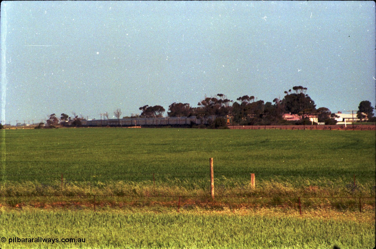 216-00
Long Plains, the down passenger train to Alice Springs 'The Ghan' on approach with power from an AN livered DL class DL 37 Clyde Engineering EMD model AT42C serial 88-1245.
Keywords: DL-class;DL49;Clyde-Engineering-Kelso-NSW;EMD;AT42C;89-1268;