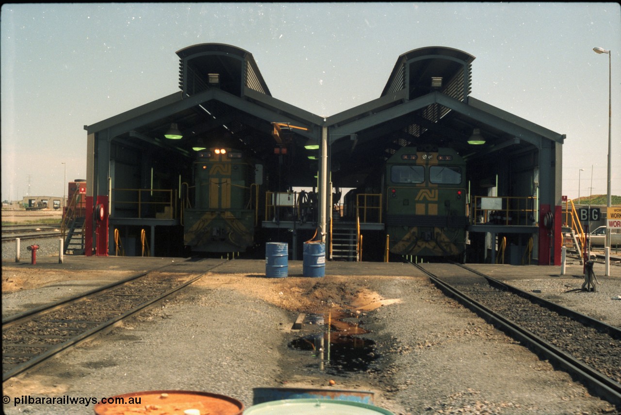 216-19
Dry Creek Motive Power Centre, fuel point shed, standard gauge road on the left with 600 class 606 AE Goodwin ALCo model DL541 serial G6015-5 and dual gauge road on the left with BL class BL 32 Clyde Engineering EMD model JT26C-2SS serial 83-1016.
Keywords: 600-class;606;AE-Goodwin;ALCo;DL541;G6015-5;