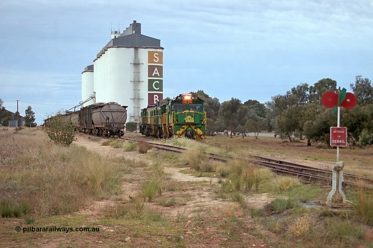 245-19
Wudinna, empty grain train locos shunt back towards the mainline having dropped waggons in the siding, a trio of former Australian National Co-Co locomotives with rebuilt former AE Goodwin ALCo model DL531 830 class ex 839, serial no. 83730, rebuilt by Port Augusta Workshops to DA class, DA 4 leading two AE Goodwin ALCo model DL531 830 class units 842, serial no. 84140 and 851 serial no. 84137, 851 having been on the Eyre Peninsula since delivered in 1962. 7th April, 2003.
Keywords: DA-class;DA4;83730;Port-Augusta-WS;ALCo;DL531G/1;830-class;839;rebuild;