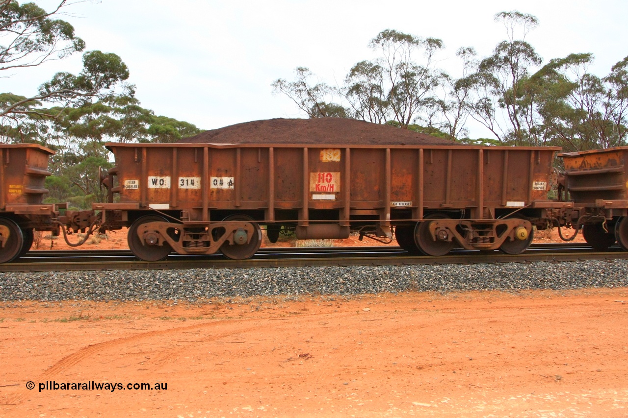 100605 9377
WO type iron ore waggon WO 31404 is one of a batch of eleven replacement waggons built by WAGR Midland Workshops between 1970 and 1971 with fleet number 182 for Koolyanobbing iron ore operations, with a 75 ton and 1018 ft³ capacity, Binduli Triangle, loaded with fines, 5th June 2010.
Keywords: WO-type;WO31404;WAGR-Midland-WS;