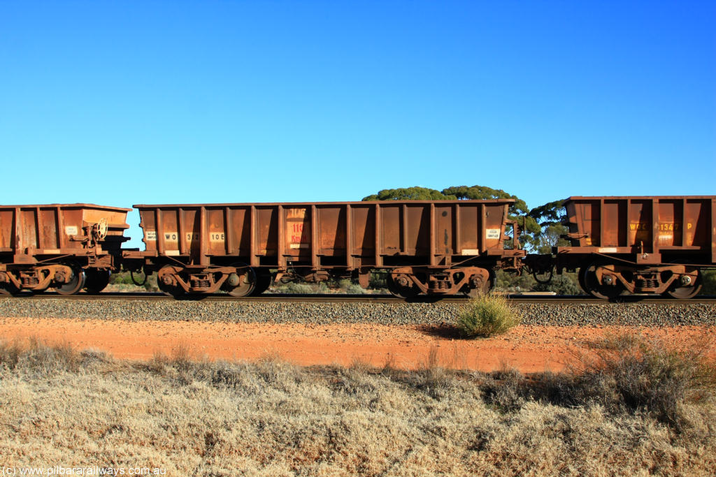 100731 02437
WO type iron ore waggon WO 31210 is one of a batch of eighty six built by WAGR Midland Workshops between 1967 and March 1968 with fleet number 106 for Koolyanobbing iron ore operations, with a 75 ton and 1018 ft³ capacity, on empty train 6418 at Binduli Triangle, 31st July 2010. This unit was converted to WOC for coal in 1986 till 1994 when it was re-classed back to WO.
Keywords: WO-type;WO31210;WAGR-Midland-WS;