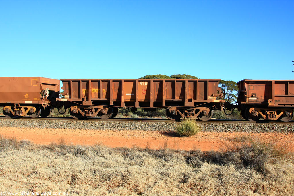 100731 02440
WOC type iron ore waggon WOC 31359 is one of a batch of thirty built by Goninan WA between October 1997 to January 1998 with fleet number 419 for Koolyanobbing iron ore operations with a 75 ton capacity, on empty train 6418 at Binduli Triangle, 31st July 2010.
Keywords: WOC-type;WOC31359;Goninan-WA;