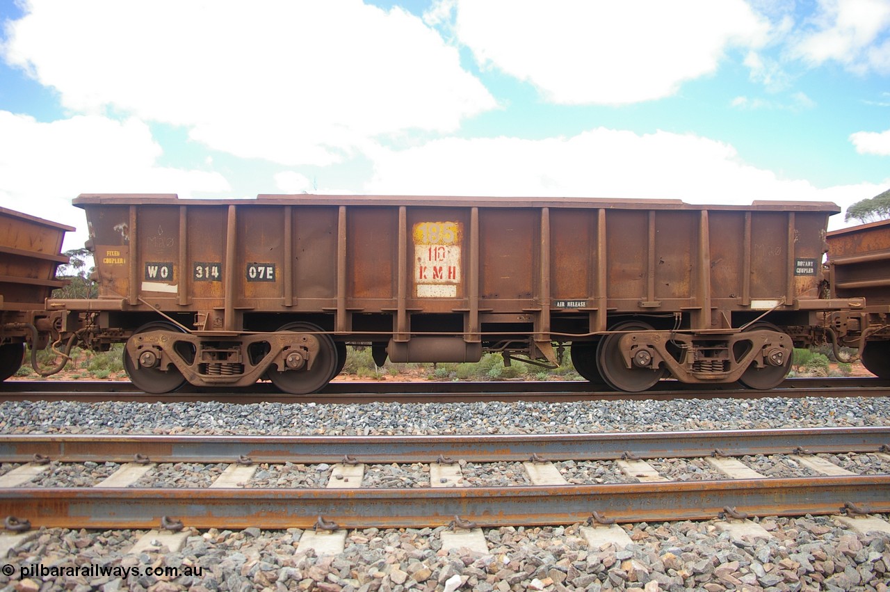 PD 12618
Binduli, WO type iron ore waggon WO 31407 is one of a batch of eleven replacement waggons built by WAGR Midland Workshops between 1970 and 1971 with fleet number 185 for Koolyanobbing iron ore operations, with a 75 ton and 1018 ft³ capacity. This unit was converted to WOC for coal in 1986 till 1994 when it was re-classed back to WO. Seen here with the body top lip also fitted.
Keywords: Peter-D-Image;WO-type;WO31407;WAGR-Midland-WS;