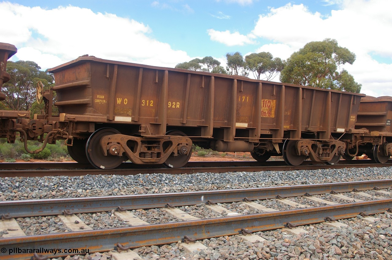 PD 12619
Binduli, WO type iron ore waggon WO 31292 is one of a batch of fifteen built by WAGR Midland Workshops between July and October 1968 with fleet number 171 for Koolyanobbing iron ore operations, with a 75 ton and 1018 ft³ capacity.
Keywords: Peter-D-Image;WO-type;WO31292;WAGR-Midland-WS;