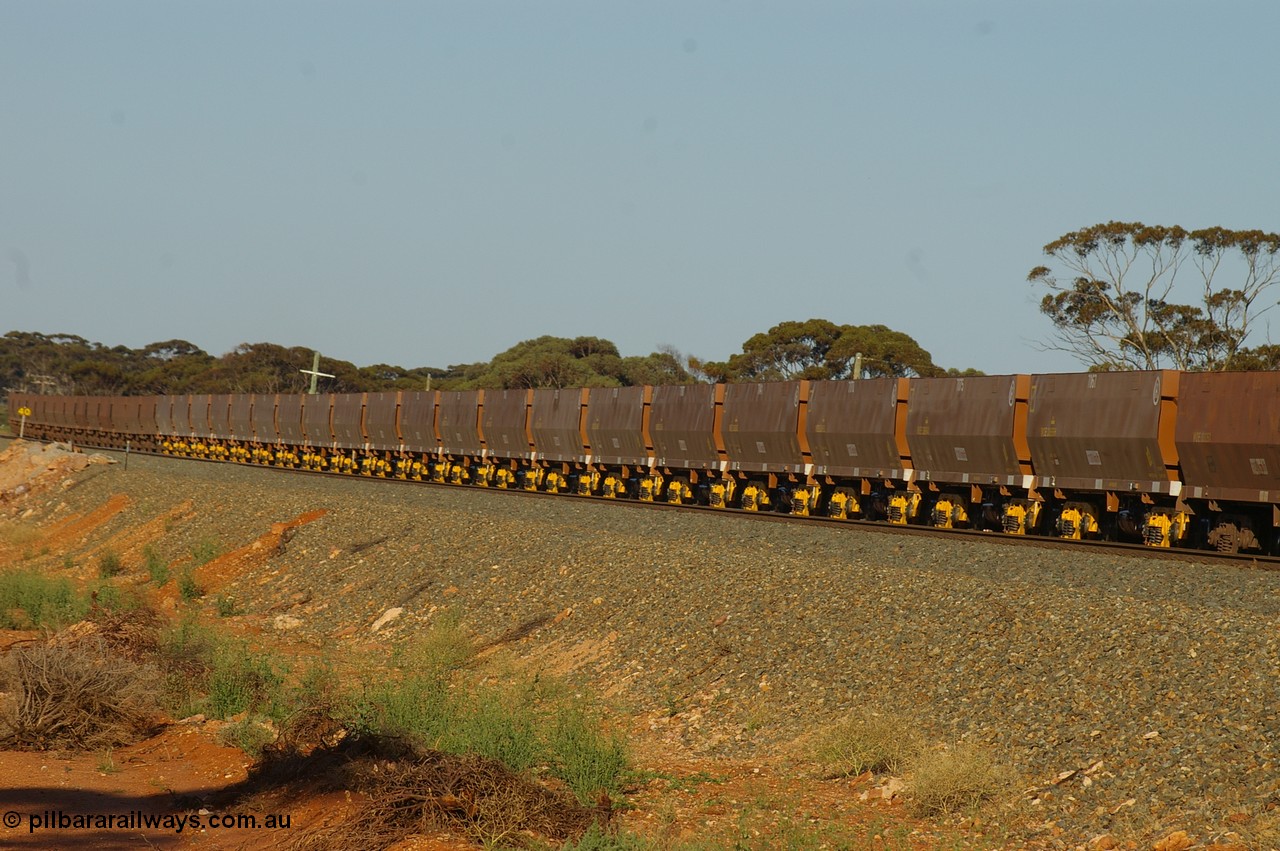 PD 08131
Binduli, line up of new yellow bogie Goninan built WOE type iron ore waggons.
Keywords: Peter-D-Image;WOE-type;