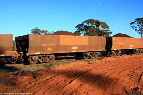 100731 02323
WOE type iron ore waggon WOE 33258 is one of a batch of twenty seven built by Goninan WA between September and October 2002 with serial number 950103-025 and fleet number 757 for Koolyanobbing iron ore operations, on loaded train 6413 at Binduli Triangle, July 31, 2010.
Keywords: WOE-type;WOE33258;Goninan-WA;950103-025;