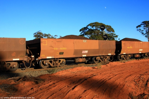 100731 02340
WOE type iron ore waggon WOE 30290 is one of a batch of one hundred and thirty built by Goninan WA between March and August 2001 with serial number 950092-040 and fleet number 632 for Koolyanobbing iron ore operations, on loaded train 6413 at Binduli Triangle, July 31, 2010.
Keywords: WOE-type;WOE30290;Goninan-WA;950092-040;
