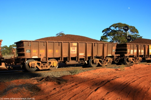 100731 02357
WO type iron ore waggon WO 31257 is one of a batch of eighty six built by WAGR Midland Workshops between 1967 and March 1968 with fleet number 144 for Koolyanobbing iron ore operations, with a 75 ton and 1018 ft³ capacity, on loaded train 6413 at Binduli Triangle, July 31, 2010.
Keywords: WO-type;WO31257;WAGR-Midland-WS;
