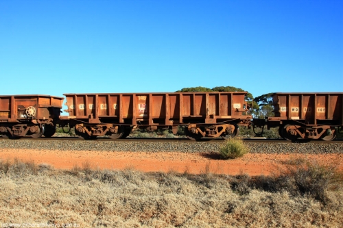 100731 02438
WO type iron ore waggon WO 31260 is one of a batch of sixty two built by Goninan WA between April and August 2000 with serial number 950086-010 and fleet number 146 for Koolyanobbing iron ore operations, and is a Goninan built replacement WO type waggon that replaces the original WAGR built WO type waggon with the newer style WOD type and has square features opposed to the curved ones as on the original WO class, on empty train 6418 at Binduli Triangle, July 31, 2010.
Keywords: WO-type;WO31260;WAGR-Midland-WS;