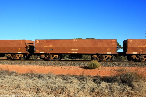 100731 02444
WOE type iron ore waggon WOE 33424 is one of a batch of one hundred and forty one built by United Group Rail WA between November 2005 and April 2006 with serial number 950142-129 and fleet number 8923 for Koolyanobbing iron ore operations, on empty train 6418 at Binduli Triangle, July 31, 2010.
Keywords: WOE-type;WOE33424;United-Group-Rail-WA;950142-129;