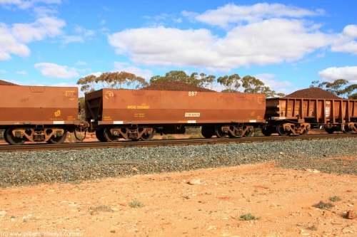 100731 02847
WOE type iron ore waggon WOE 33388 is one of a batch of one hundred and forty one built by United Group Rail WA between November 2005 and April 2006 with serial number 950142-093 and fleet number 887 for Koolyanobbing iron ore operations, on loaded train 7415 at Binduli Triangle, July 31, 2010.
Keywords: WOE-type;WOE33388;United-Group-Rail-WA;950142-093;