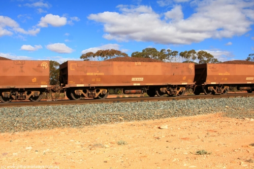 100731 02925
WOE type iron ore waggon WOE 33340 is one of a batch of one hundred and forty one built by United Goninan WA between November 2005 and April 2006 with serial number 950142-045 and fleet number 839 for Koolyanobbing iron ore operations, on loaded train 7415 at Binduli Triangle, July 31, 2010.
Keywords: WOE-type;WOE33340;United-Goninan-WA;950142-045;