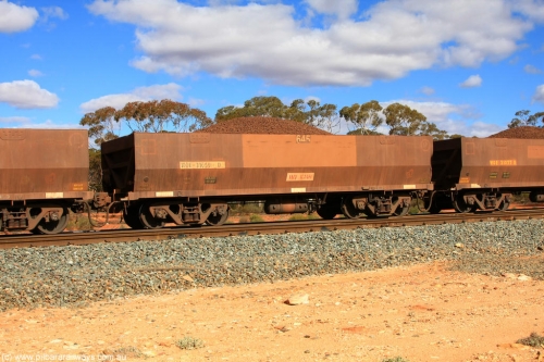 100731 02941
WOE type iron ore waggon WOE 31059 is one of a batch of fifteen built by Goninan WA between April and May 2002 with fleet number 645 for Koolyanobbing iron ore operations, on loaded train 7415 at Binduli Triangle, July 31, 2010.
Keywords: WOE-type;WOE31059;Goninan-WA;