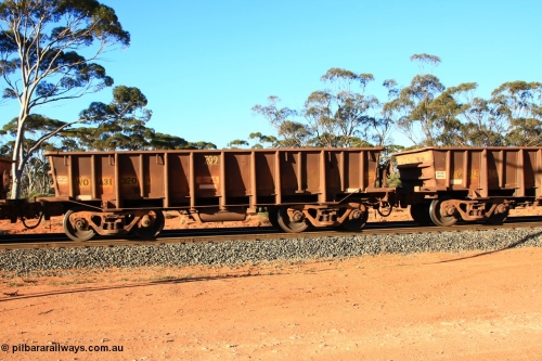 100731 03079
WOA type iron ore waggon WOA 31320 is one of a batch of thirty nine built by WAGR Midland Workshops between 1970 and 1971 with fleet number 209 for Koolyanobbing iron ore operations, with a 75 ton and 1018 ft³ capacity, empty train arriving at Binduli Triangle, July 31, 2010.
Keywords: WOA-type;WOA31320;WAGR-Midland-WS;