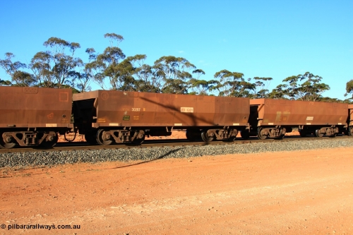 100731 03100
WOE type iron ore waggon WOE 30287 is one of a batch of one hundred and thirty built by Goninan WA between March and August 2001 with serial number 950092-037 and fleet number 629 for Koolyanobbing iron ore operations, empty train arriving at Binduli Triangle, 31st July 2010.
Keywords: WOE-type;WOE30287;Goninan-WA;950092-037;