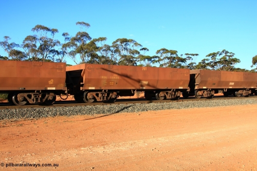 100731 03102
WOE type iron ore waggon WOE 33262 is one of a batch of thirty five built by Goninan WA between January and April 2005 with serial number 950104-002 and fleet number 761 for Koolyanobbing iron ore operations, empty train arriving at Binduli Triangle, July 31, 2010.
Keywords: WOE-type;WOE33262;Goninan-WA;950104-002;