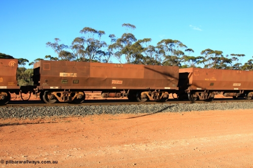 100731 03153
WOE type iron ore waggon WOE 31116 is one of a batch of one hundred and thirty built by Goninan WA between March and August 2001 with serial number 950092-106 and fleet number 699 for Koolyanobbing iron ore operations with PORTMAN painted out and the load revised to 82.5 tonnes, empty train arriving at Binduli Triangle, July 31, 2010.
Keywords: WOE-type;WOE31116;Goninan-WA;950092-106;