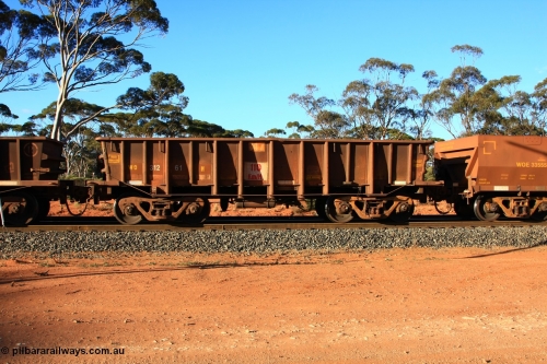 100731 03157
WO type iron ore waggon WO 31261 is one of a batch of eighty six built by WAGR Midland Workshops between 1967 and March 1968 with fleet number 147 for Koolyanobbing iron ore operations, with a 75 ton and 1018 ft³ capacity, empty train arriving at Binduli Triangle, July 31, 2010.
Keywords: WO-type;WO31261;WAGR-Midland-WS;