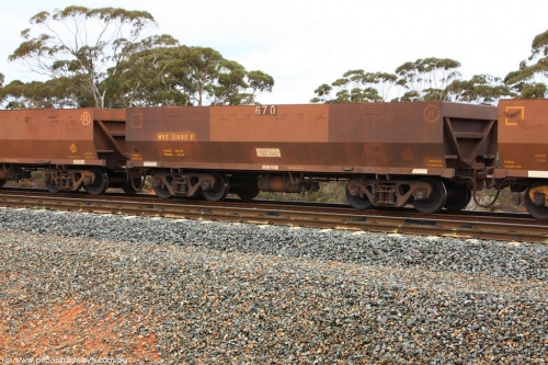 100822 5850
WOE type iron ore waggon WOE 31085 is one of a batch of one hundred and thirty built by Goninan WA between March and August 2001 with serial number 950092-075 and fleet number 670 for Koolyanobbing iron ore operations, Binduli Triangle August 22, 2010.
Keywords: WOE-type;WOE31085;Goninan-WA;950092-075;