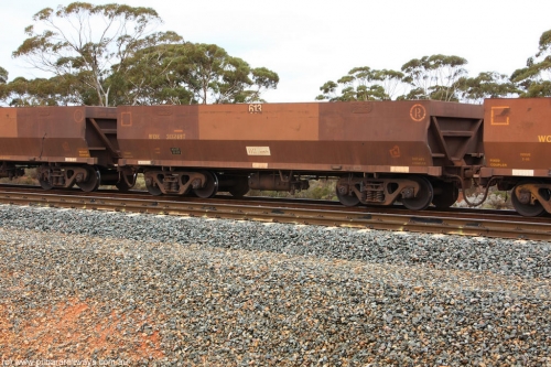 100822 5853
WOE type iron ore waggon WOE 30269 is one of a batch of one hundred and thirty built by Goninan WA between March and August 2001 with serial number 950092-019 and fleet number 613 for Koolyanobbing iron ore operations, Binduli Triangle August 22, 2010.
Keywords: WOE-type;WOE30269;Goninan-WA;950092-019;