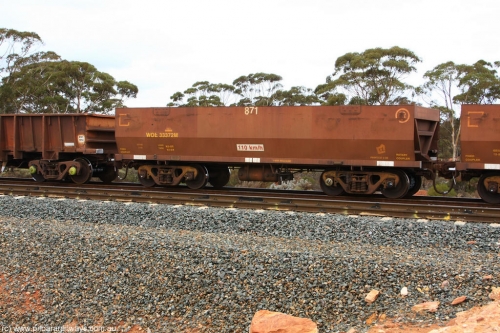 100822 5860
WOE type iron ore waggon WOE 33372 is one of a batch of one hundred and forty one built by United Goninan WA between November 2005 and April 2006 with serial number 950142-077 and fleet number 871 for Koolyanobbing iron ore operations, Binduli Triangle August 22, 2010.
Keywords: WOE-type;WOE33372;United-Goninan-WA;950142-077;