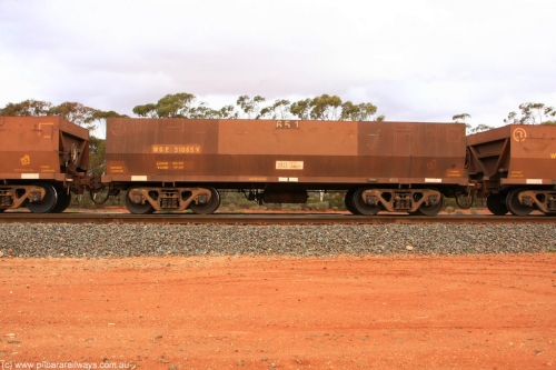 100822 6014
WOE type iron ore waggon WOE 31065 is one of a batch of one hundred and thirty built by Goninan WA between March and August 2001 with serial number 950092-055 and fleet number 651 for Koolyanobbing iron ore operations, Binduli Triangle August 22, 2010.
Keywords: WOE-type;WOE31065;Goninan-WA;950092-055;