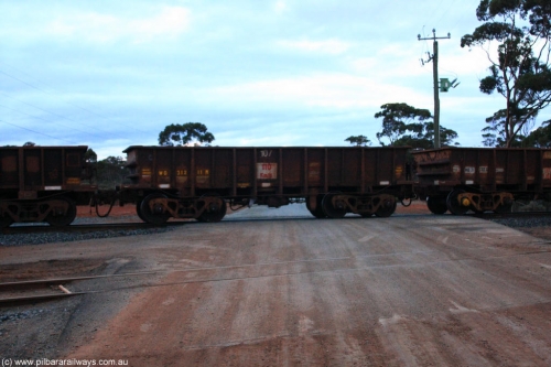 100822 6232
WO type iron ore waggon WO 31211 is one of a batch of eighty six built by WAGR Midland Workshops between 1967 and March 1968 with fleet number 107 for Koolyanobbing iron ore operations, with a 75 ton and 1018 ft³ capacity, on empty train 1416 at Hampton, August 22, 2010. This unit was converted to WOC for coal in 1986 till 1994 when it was re-classed back to WO.
Keywords: WO-type;WO31211;WAGR-Midland-WS;
