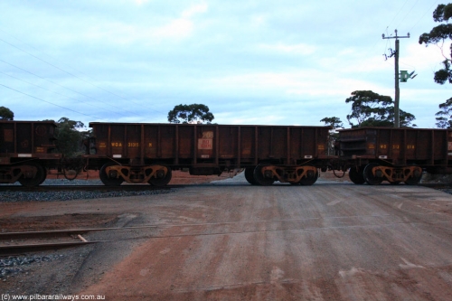 100822 6271
WOA type iron ore waggon WOA 31315 is one of a batch of thirty nine built by WAGR Midland Workshops between 1970 and 1971 with fleet number 208 for Koolyanobbing iron ore operations, with a 75 ton and 1018 ft³ capacity, on empty train 1416 at Hampton, August 22, 2010.
Keywords: WOA-type;WOA31315;WAGR-Midland-WS;