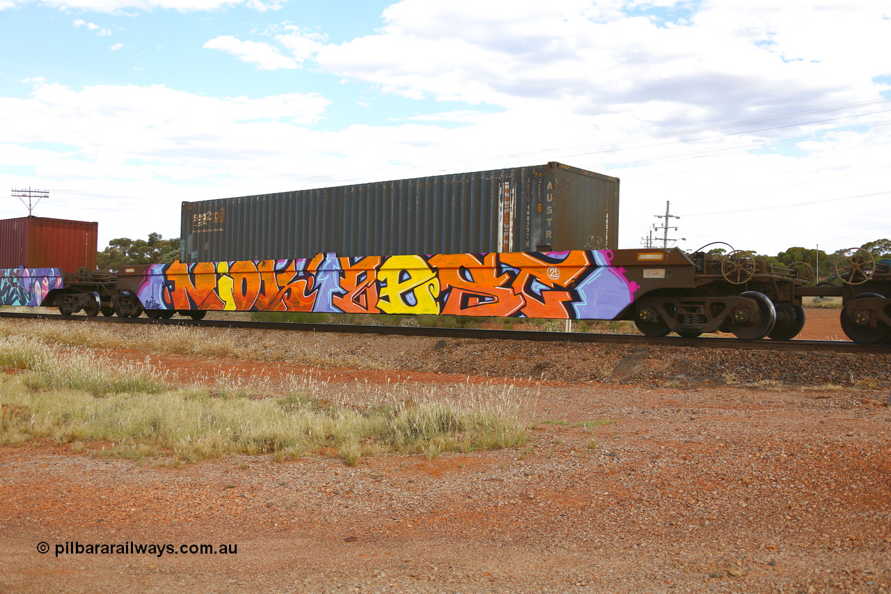 210407 9863
Parkeston, 2MP5 intermodal train, RRRY 7017, platform with Sea2Rail 40' 4EG1 type container Austrans AUSU 408292. The RRRY type five pack bar coupled waggon set is one of nineteen built in China at Zhuzhou Rolling Stock Works for Goninan in 2005.
Keywords: RRRY-type;RRRY7017;CSR-Zhuzhou-Rolling-Stock-Works-China;