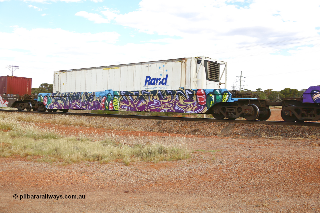 210407 9865
Parkeston, 2MP5 intermodal train, RRRY 7017, platform with RAND Refrigerated Logistics 46' MFR3 type reefer container RAND 399. The RRRY type five pack bar coupled waggon set is one of nineteen built in China at Zhuzhou Rolling Stock Works for Goninan in 2005.
Keywords: RRRY-type;RRRY7017;CSR-Zhuzhou-Rolling-Stock-Works-China;