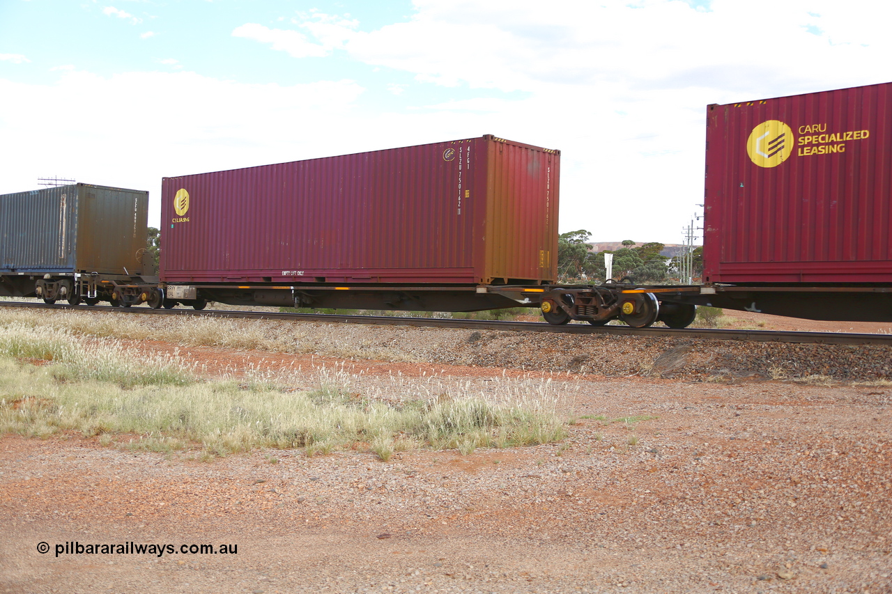 210407 9882
Parkeston, 2MP5 intermodal train, platform 5 of 5-pack low profile skel waggon set RRYY 13, one of fifty two such waggon sets built by Bradken at Braemar NSW in 2004-05, with a CARU Specialized Leasing 40' 4FG1 type container SLZU 750162.
Keywords: RRYY-type;RRYY13;Williams-Worley;Bradken-NSW;