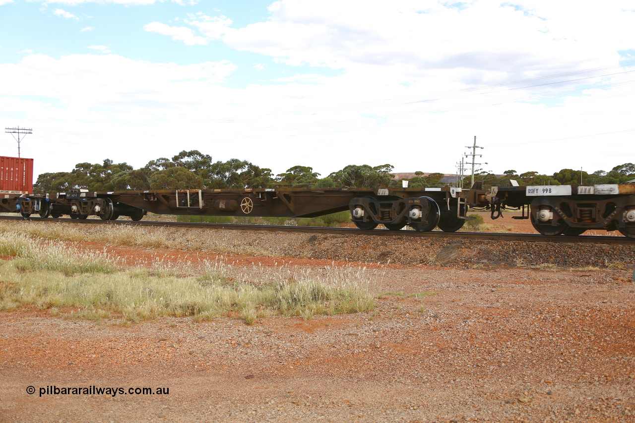 210407 9897
Parkeston, 2MP5 intermodal train, RQFY type flat waggon RQFY 112 is a VQFX type skeletal container waggon built by Victorian Railways Bendigo Workshops in 1980 in a batch of seventy five. Recoded to VQFY in 1985, then to RQFY in 1994, then National Rail RQFF in 1995.
Keywords: RQFY-type;RQFY112;Victorian-Railways-Bendigo-WS;VQFX-type;VQFY-type;RQFF-type;