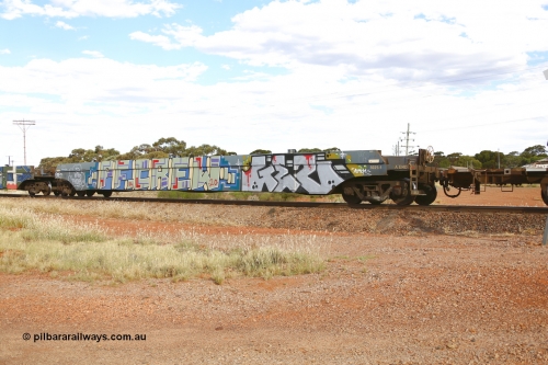 210407 9910
Parkeston, 2MP5 intermodal train, CQWY type well waggon CQWY 5025 well 1, the well waggon pairs were built by Bluebird Rail Operations SA in a batch of sixty pairs in 2008 for CFCLA.
Keywords: CQWY-type;CQWY5025;CFCLA;Bluebird-Rail-Operations-SA;