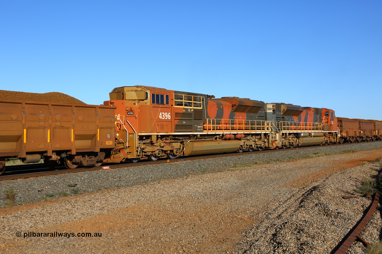 180615 1555
Walla Siding, BHP Billiton mid-train units 4396 serial 20118575-006 and 4436 serial 20128866-005 both SD70ACe units built by Progress Rail, Muncie USA. 15th June 2018.
