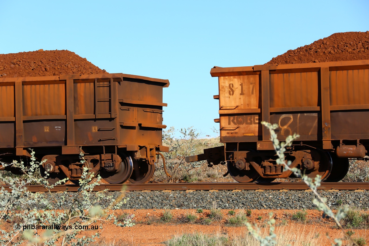 180616 1678
Cooya Pooya, located just south of the 32 km post, a loaded Mesa A train waggon 817, a Centurion Industries WA build, has managed to pull the coupler completely out of waggon 425 a Tomlinson Steel WA built waggon. 16th June 2018. [url=https://goo.gl/maps/Ee36bcKUdrx]GeoData[/url].
Photo by Roland Depth.
Keywords: 817;Centurion-Industries-WA;J-series;