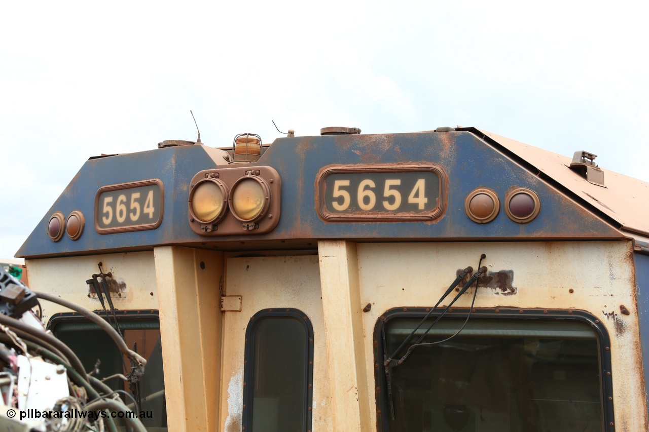 160128 00416
View of the cab roof of Goninan rebuild GE model CM40-8M 5654, serial 8412-11, builders no. 93-145, shows tropical roof, marker and head lights, aerials, sand filling hatch covers wipers and strobe light in place of single trumpet horn.
Keywords: 5654;Goninan;GE;CM40-8M;8412-11/93-145;rebuild;Comeng-NSW;ALCo;M636C;5493;C6084-9;