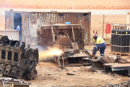 160128 00429
Wedgefield, Sims Metal Yard, the sparks fly as the remains on an ALCo frame are thermal lanced into smaller manageable pieces, a GE V16 7FDL-16 engine is also cut in half.
Keywords: CM40-8M;7FDL-16;Goninan;GE;