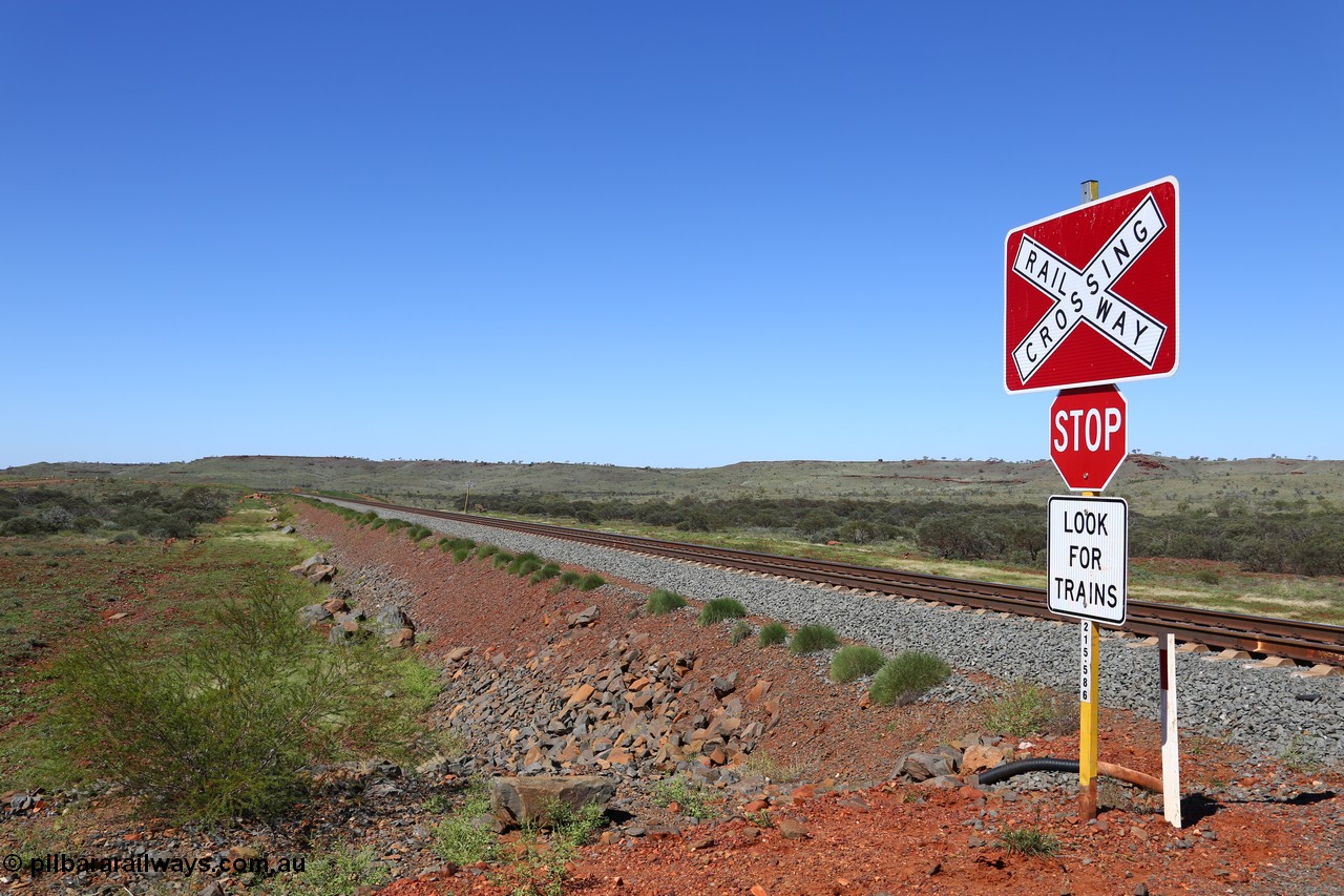 150505 7947
FMG Solomon Line, looking east from the 215.586 km grade crossing. Geodata: [url=https://goo.gl/maps/EksUVmNfEGA2] -22.0534583 118.6860400 [/url].
