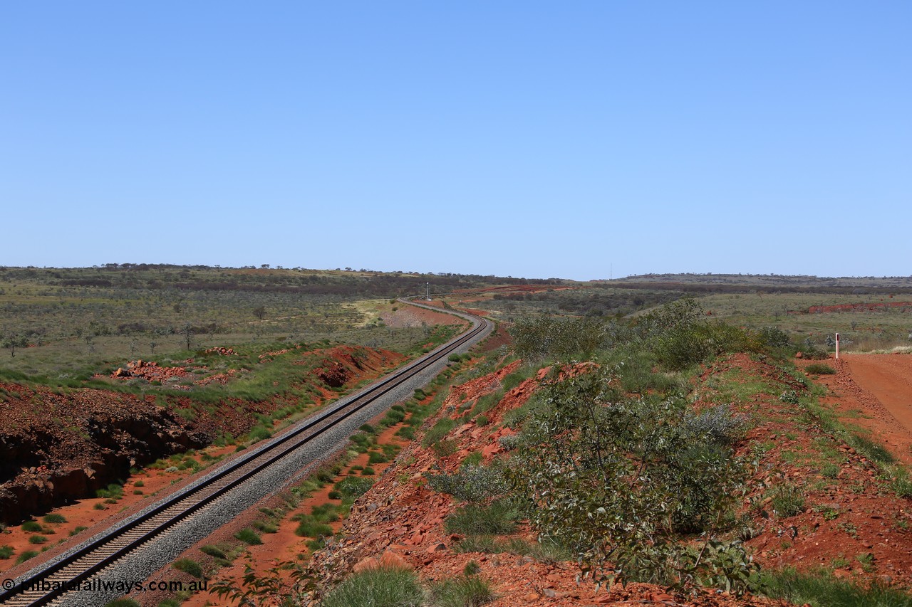 150505 7951
FMG Solomon Line, looking back east from the same spot as 7950. Repeater tower in distance. Geodata: [url=https://goo.gl/maps/4VSdBsGb3an] -22.0398833 118.6280733 [/url].
