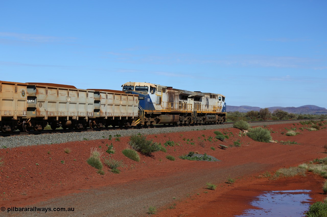 150507 8050
FMG Solomon Line, bank engines, a pair of General Electric Dash 9-44CW locomotives, units 005 serial 58182 and 006 serial 58183 assist a loaded train at the 278.291 km grade crossing. Geodata: [url=https://goo.gl/maps/VJdq8gsQ9ro]-22.1620833 118.1272300 [/url].
Keywords: FMG-006;GE;Dash-9-44CW;58183;FMG-005;58182;