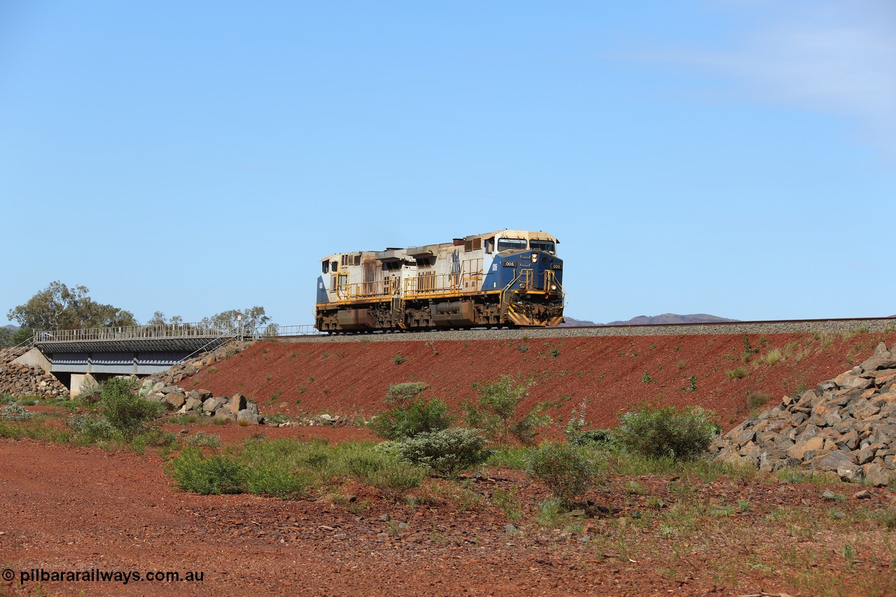 150507 8104
FMG Solomon Line, bank engines General Electric Dash 9-44CW locomotives, units 006 serial 58183 and 005 serial 58182 run back light to Solomon for their next duty, seen here between the bridges over the Fortescue River South which drains out of Hamersley Gorge. Geodata: [url=https://goo.gl/maps/BNindxCvNiQ2] -22.1844217 118.0313467 [/url].
Keywords: FMG-006;GE;Dash-9-44CW;58183;FMG-005;58182;