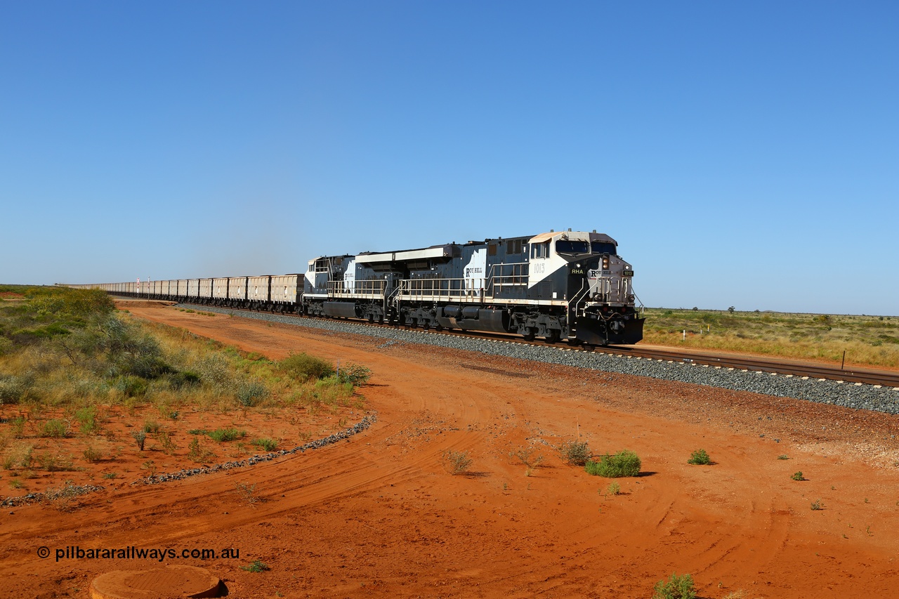170730 0470
Boodarie, a loaded Roy Hill train approaches the Great Northern Highway grade crossing behind General Electric built ES44ACi units RHA 1013 serial 62585 and sister unit RHA 1014, the third and mid-train unit can be made out at the end of the rack as it curves. 30th July 2017. [url=https://goo.gl/maps/1vWtRDuDjn22]GeoData[/url].
Keywords: RHA-class;RHA1013;GE;ES44ACi;62585;