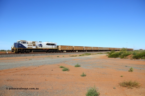 170726 9434
Kanyirri yard, a short FMG shunt train departs the yard and heads to the car dumper balloons behind Progress Rail built SD70ACe/LCi unit 702 serial 20118611-002 and ten pairs of ore waggons. 26th July 2017.
Keywords: FMG-702;Progress-Rail-Muncie-USA;EMD;SD70ACe/Lci;20118611-002;