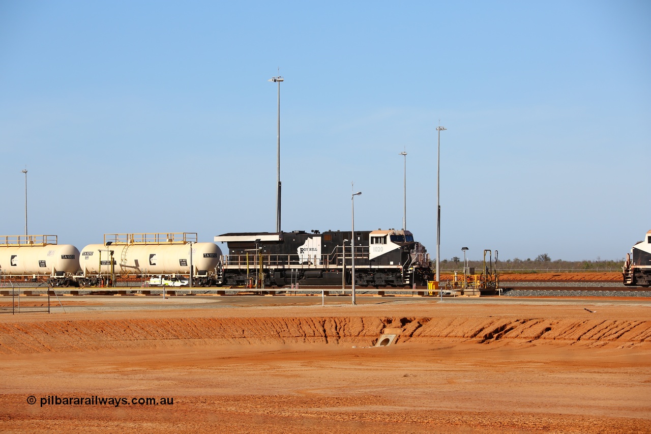 171018 0958
Tad Yard and Roy Hill's General Eclectic ES44ACi model unit RHA 1020 serial number 64301 idles away on the fuel train with tank waggons TA 1010 and TA 1003 which were built by China Southern Rail at their Zhuzhou works. This ES44ACi unit was built in February 2016 as Erie Pennsylvania, USA. 18th October 2017.
Keywords: RHA-class;RHA1020;GE;ES44ACi;64301;