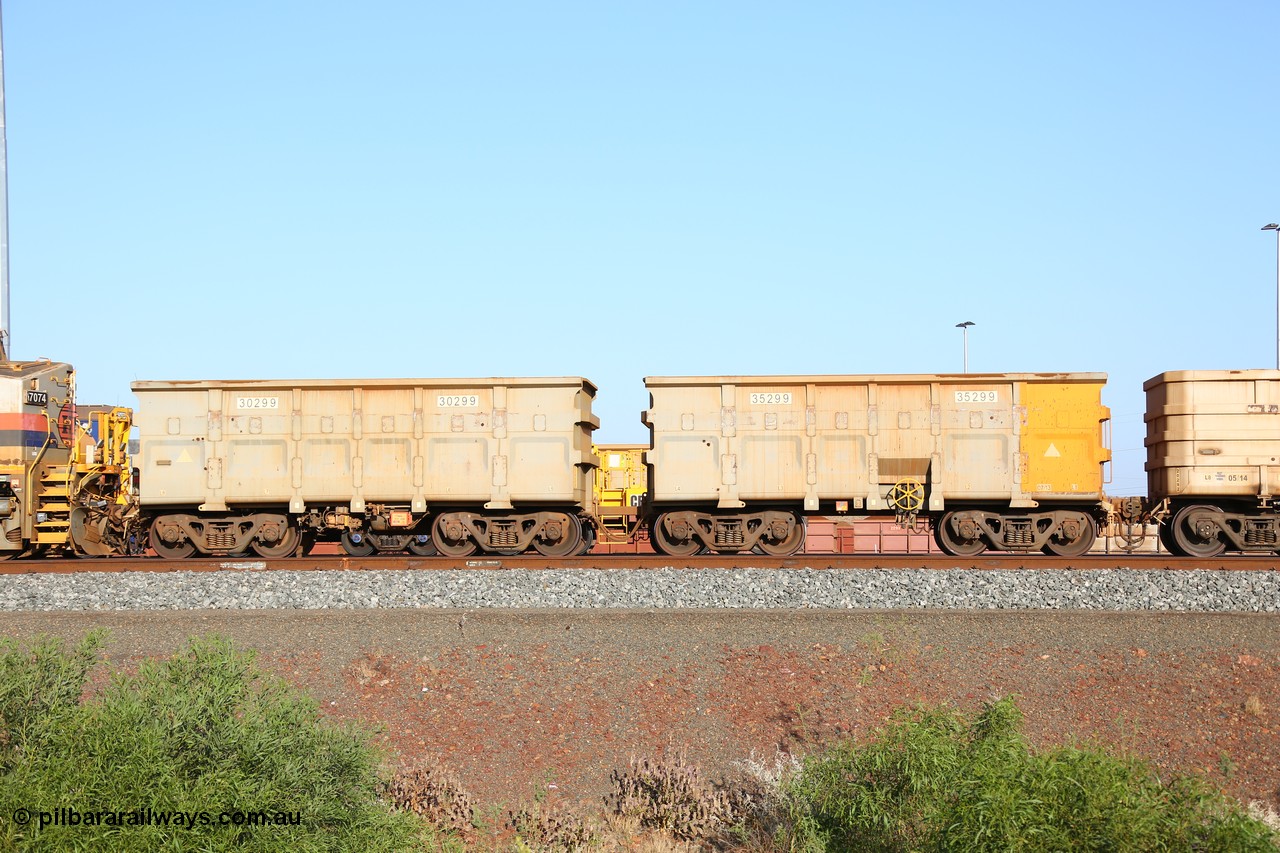 151111 9480
Cape Lambert Yard, Chinese built QRRS - CNR ore cars, control car 30299 and slave car 35299.
Keywords: CNR-QRRS-China;rio-ore-waggon;