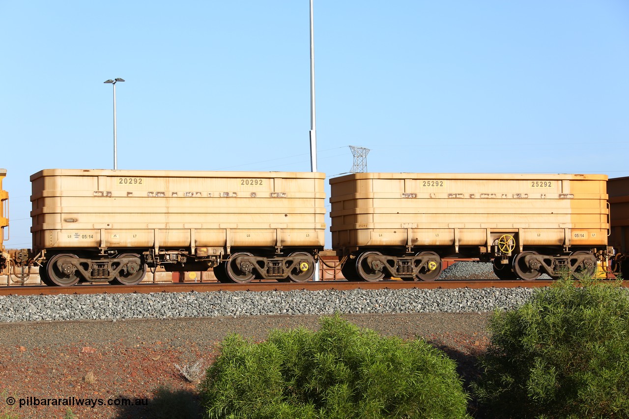 151111 9481
Cape Lambert Yard, Chinese built Bradken ore cars, control car 20292 and slave car 25292.
Keywords: Bradken-China;rio-ore-waggon;