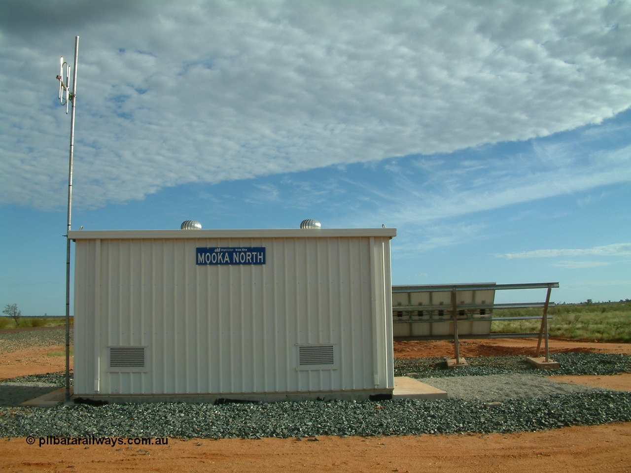 040407 075131
Mooka Siding, Mooka North location relay room with solar panel array and radio link mast visible. 7th April 2004.
