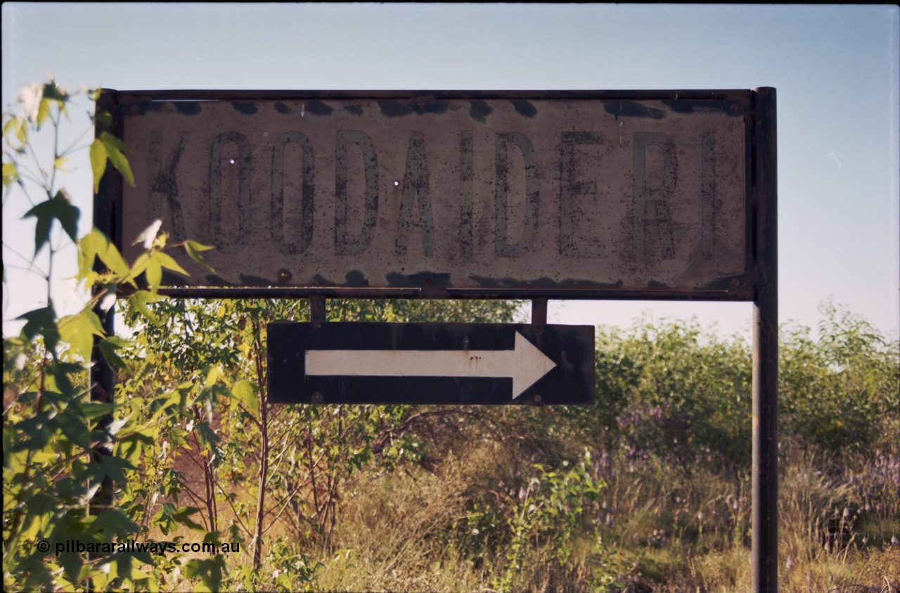 207-01
Koodaideri sign on the Wittenoom - Roy Hill Rd.
