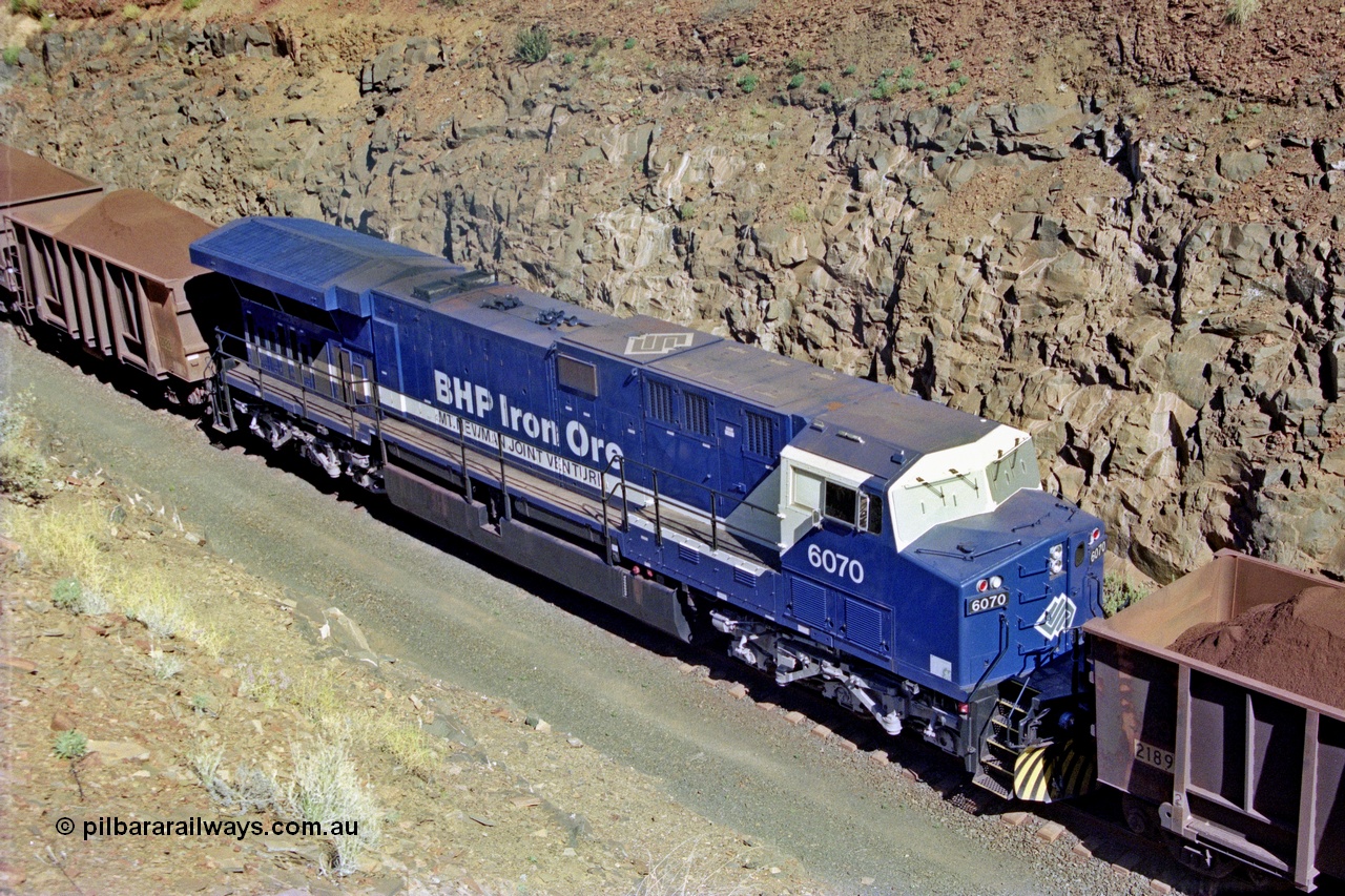 207-18
BHP General Electric built AC6000 unit 6071 serial 51063 brand new and unnamed on the loaded side of Yandi One load-out loop as a remote mid-train unit, showing roof view and the original style windscreen protectors.
Keywords: 6074;GE;AC6000;51066;