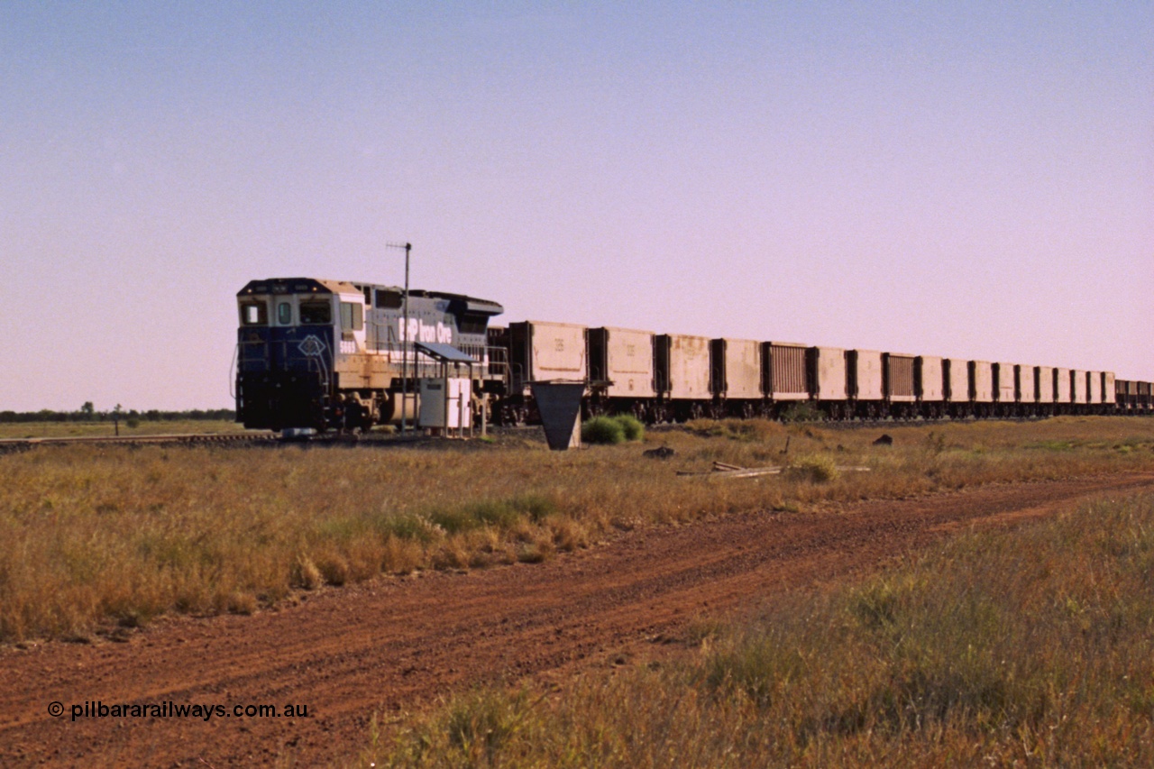 207-27
Hardie Siding, BHP unit 5669 'Builen' serial 8412-02 / 95-160 is the highest numbered CM40-8MEFI rebuild by Goninan in the BHP roster, leading an empty train as it takes the passing track to effect a cross.
Keywords: 5669;Goninan;GE;CM40-8EFI;8412-02/95-160;rebuild;Comeng-NSW;ALCo;M636C;5486;C6084-2;